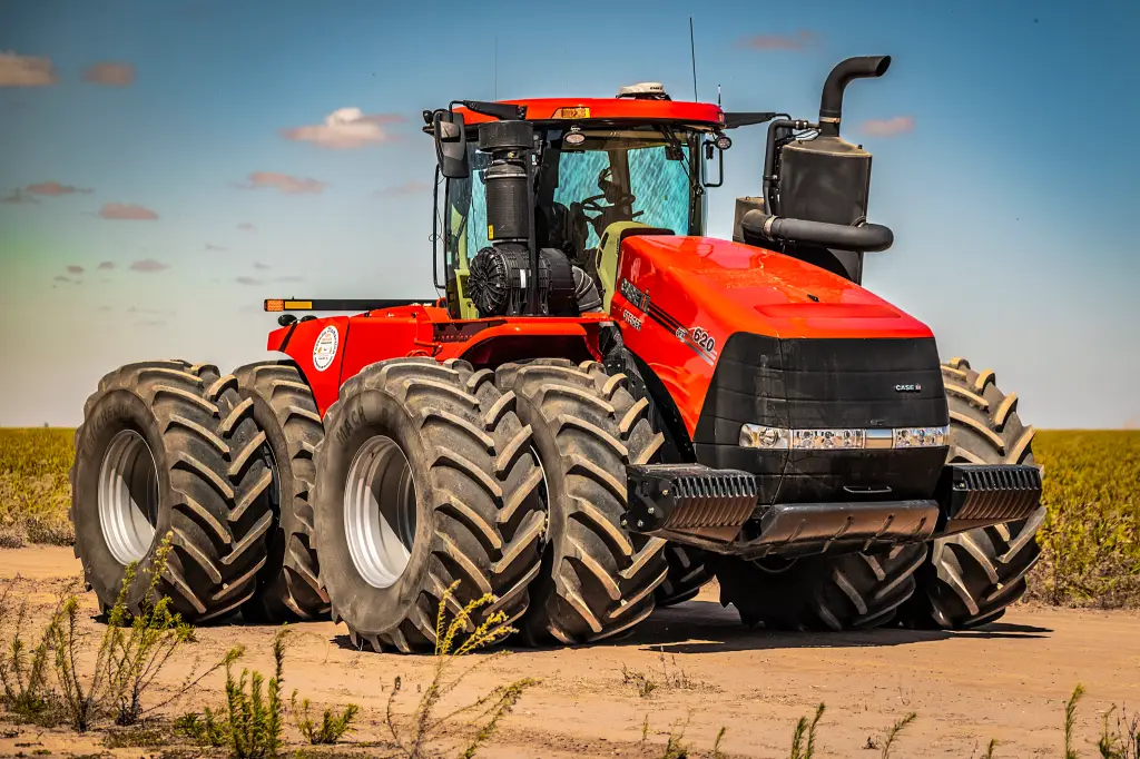 Em 2024, o Show Rural recebeu a presença do maior trator do Brasil, o Steiger 620, da Case IH.