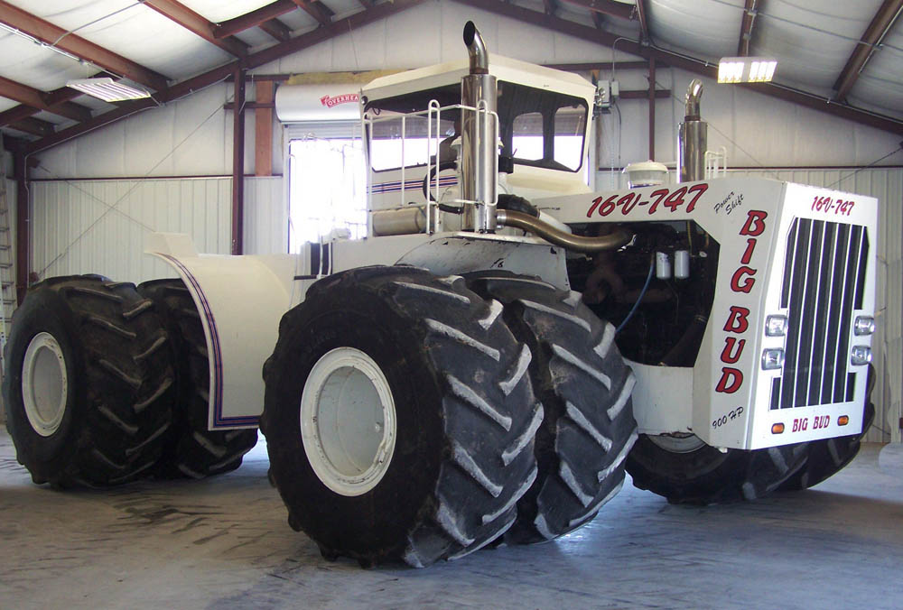 Big Bud, o maior trator do mundo, saí de museu e volta a operar em Montana